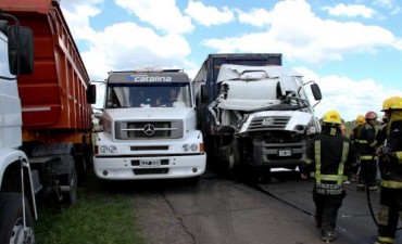 Chocaron dos camiones en ruta 9