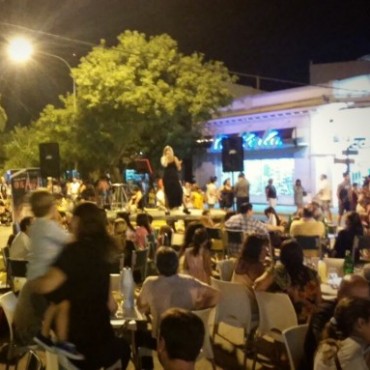 Gran Concurrencia de Público en la Peatonal de Villa Ramallo