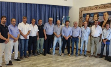 Los intendentes peronistas del interior acordaron pedirle una audiencia a Vidal