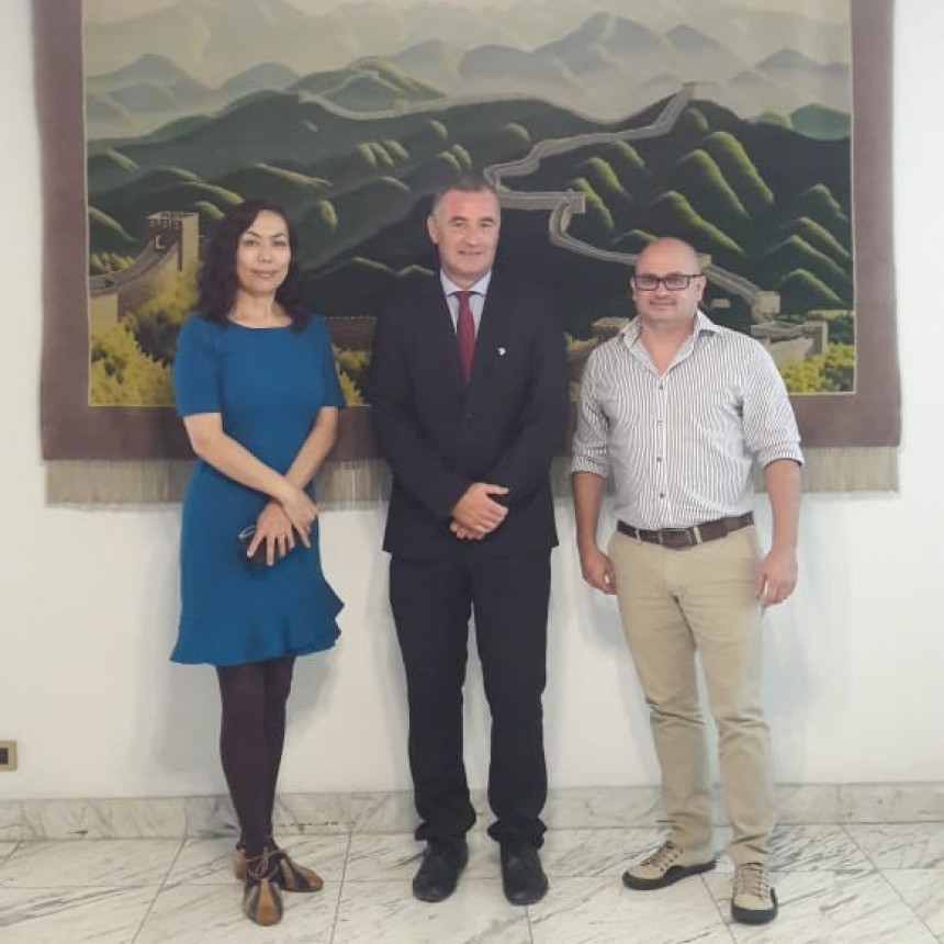 El Intendente Poletti visitó la embajada de China