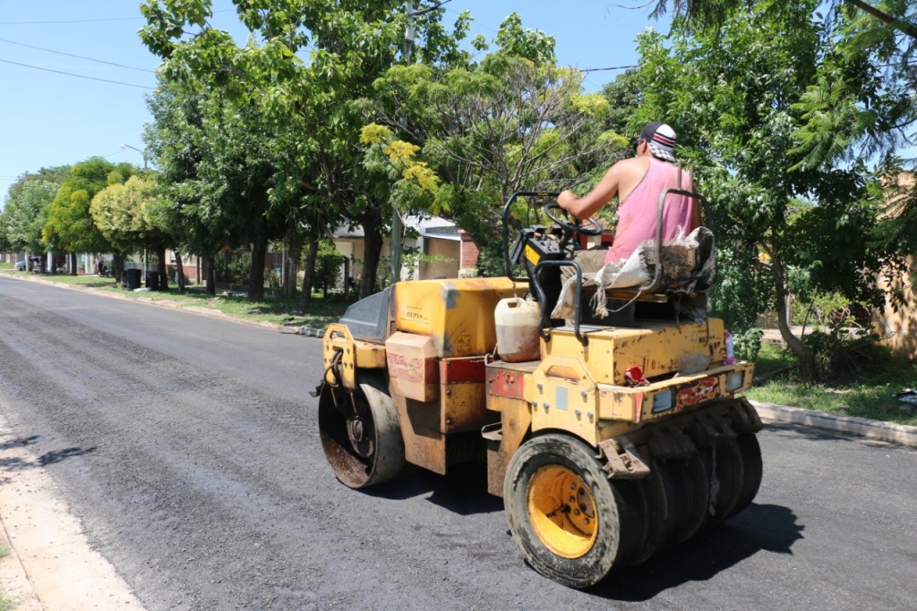 Asfaltado de calle Tucumán