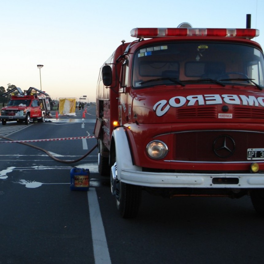 Vuelco e incendio de rodado