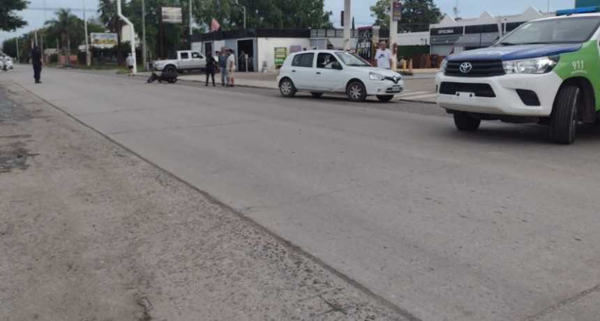 Un joven sufrió lesiones graves tras chocar con su moto