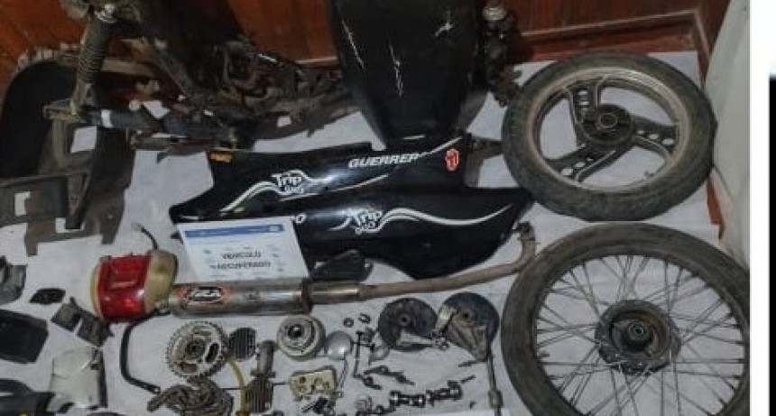 Le robaron la moto y la recupero en partes