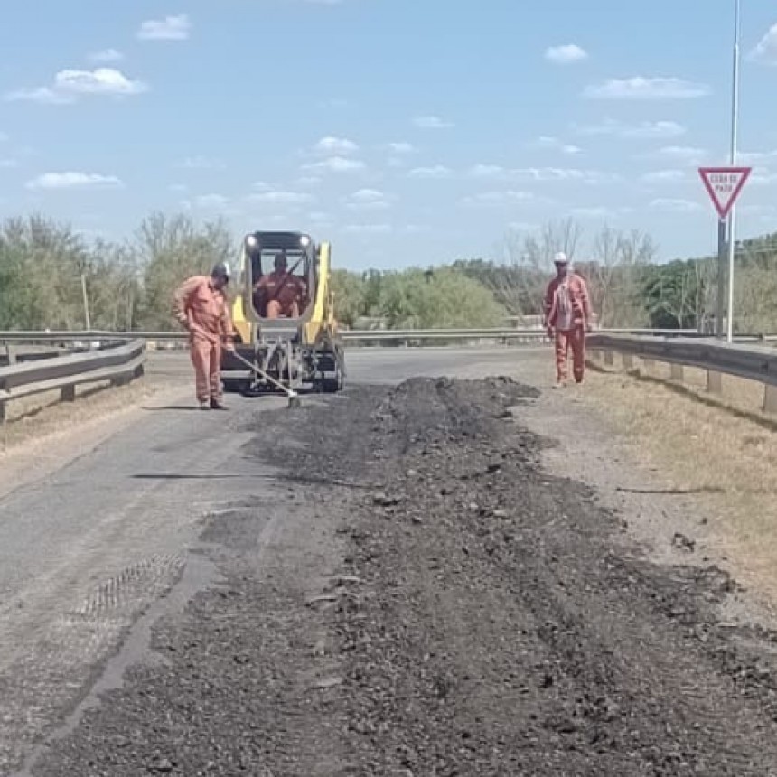 El reclamo y la respuesta: Corredores Viales comienza a repavimentar los acceso a Villa Ramallo y Villa General Savio