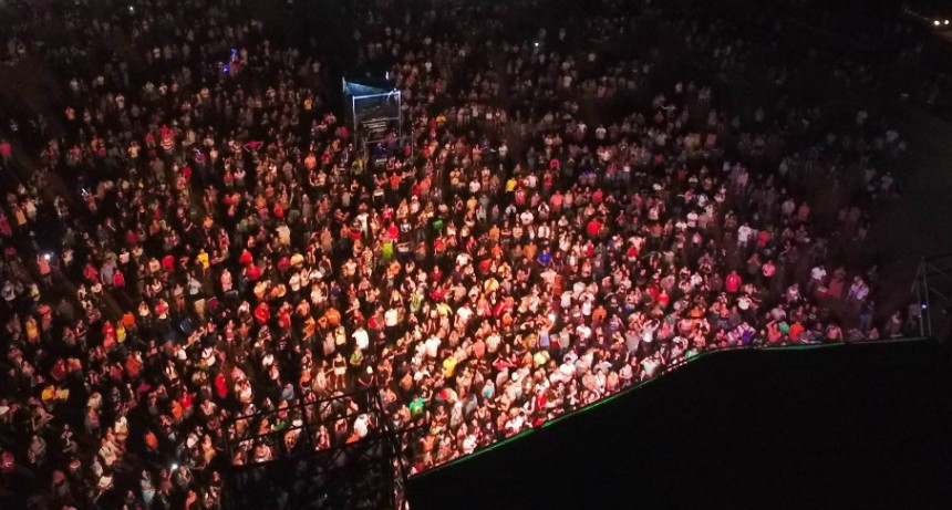 Una multitud vibró al ritmo de Turf en una nueva edición de la fiesta del verano