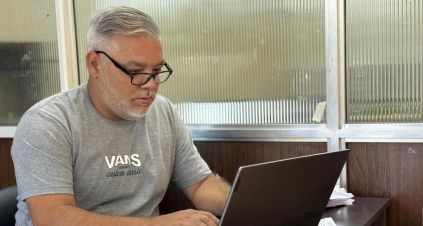 “Cuidemos lo que es del Estado”: gestiones en La Plata para reforzar el mobiliario escolar en Ramallo