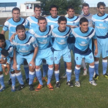 Social ganó en un partido complicado y es único puntero