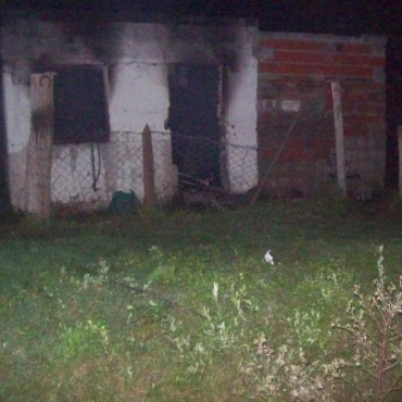 Una pelea entre vecinos terminó con una vivienda incendiada