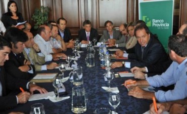 Scioli recibió a dirigentes de la Rural, Federación Agraria, Coninagro y CARBAP.