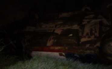 Choque y vuelco en el acceso a Villa Ramallo