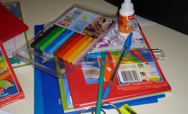 ATE entrega útiles escolares 
