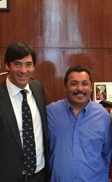 René Chávez se subió a la “Ola Naranja” 