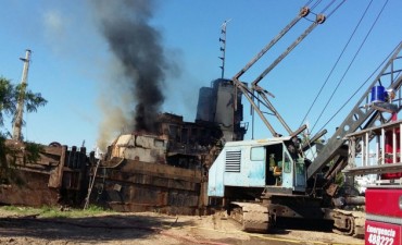 Bomberos controló un gran incendio en los astilleros