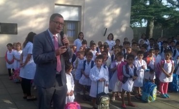 El Intendente presidió el acto oficial de comienzos de clases