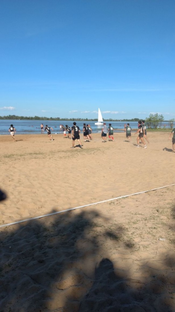 Fiesta del rugby en el río