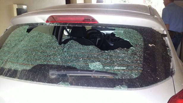 Vándalos rompen autos en Villa Ramallo