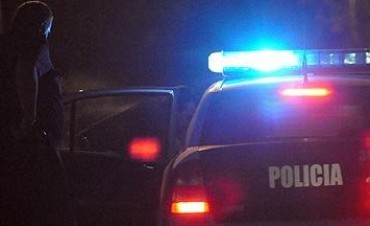 Ingresan a una vivienda tras violentar una reja