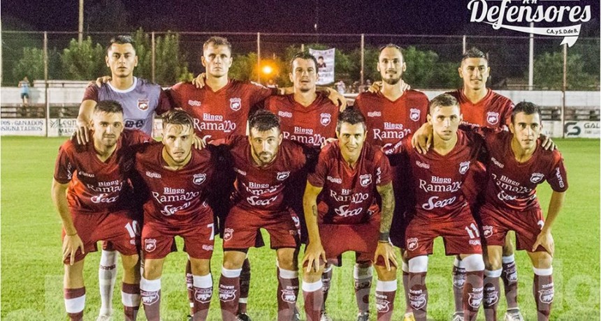 Defensores quedó puntero