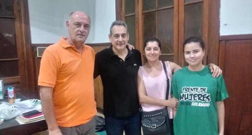 Roberto Pineda estuvo junto a Heller en el plenario del partido Solidario