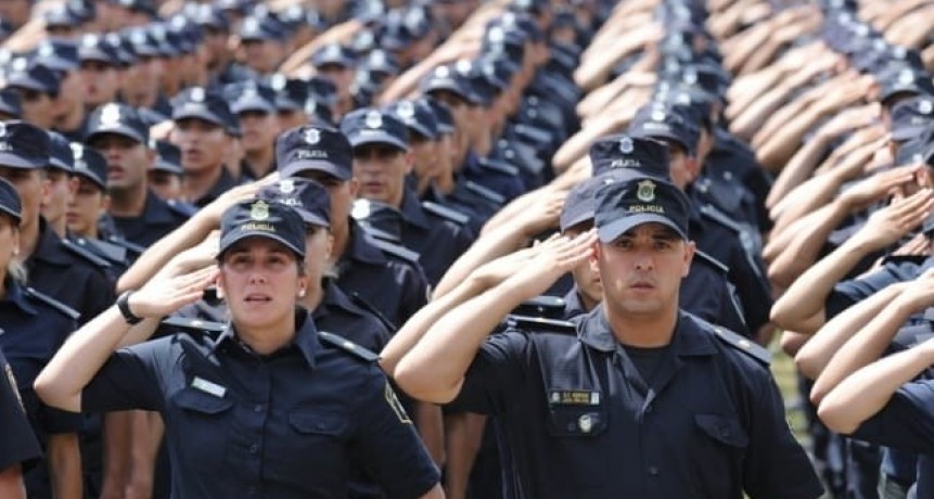 Más de 300 jóvenes ingresaron a la escuela de policías
