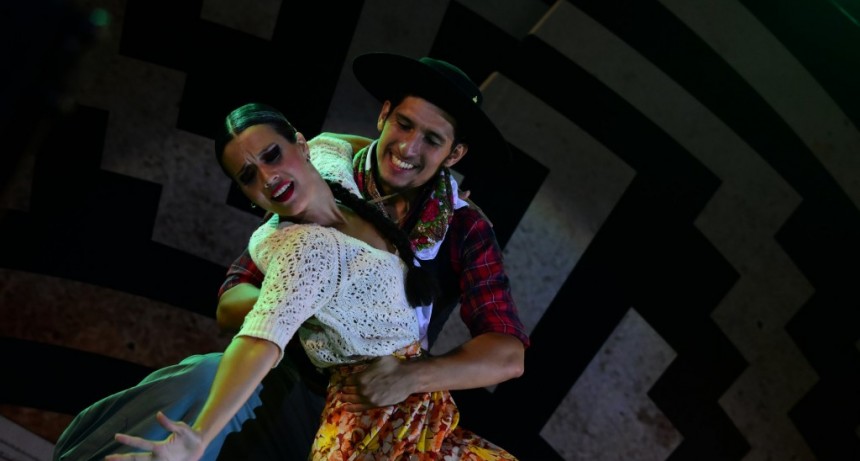 Florencia Passoni y Rubén Forlin, ganadores Pre Cosquín en el rubro Pareja de baile estilizada, brillaron en el festival de Cosquín