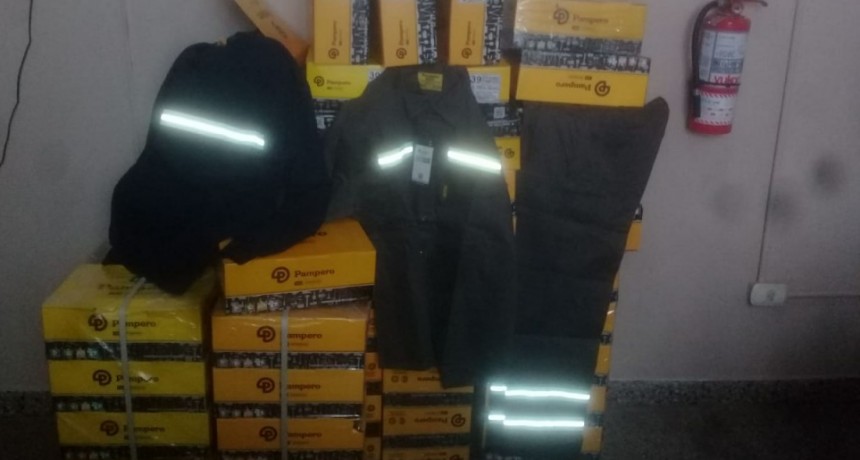 La Municipalidad de Ramallo comenzó con la entrega de indumentaria a los trabajadores municipales.