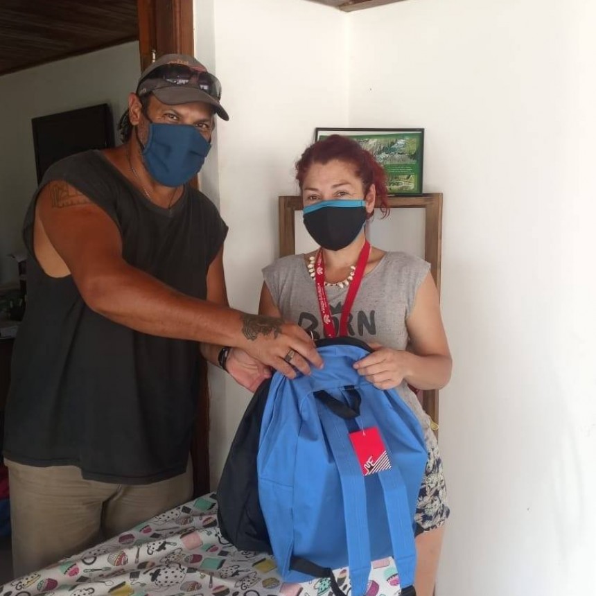 Entrega de útiles escolares