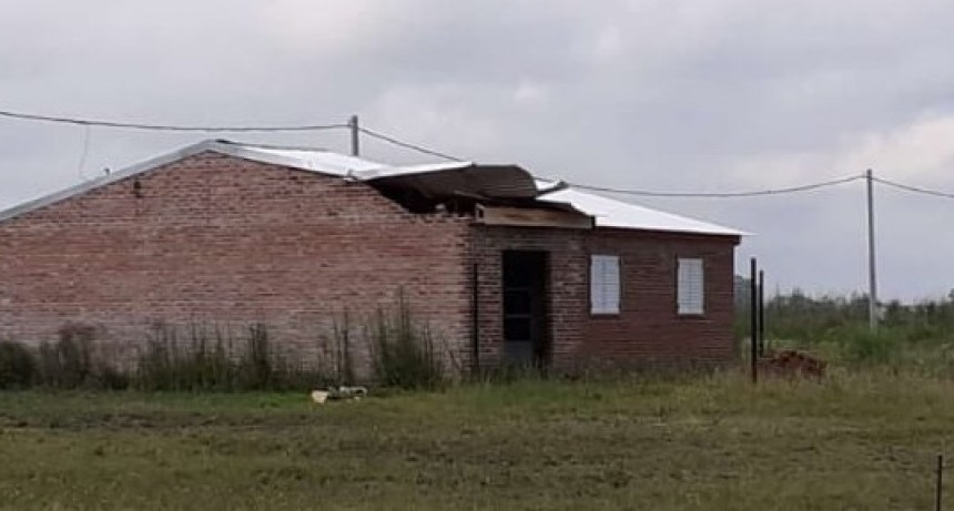 Seis voladuras de techos y daños materiales dejó el temporal