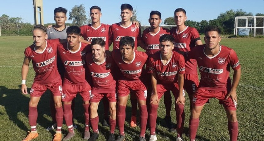 Defensores se quedó con el clásico y dejo muy complicado a Social