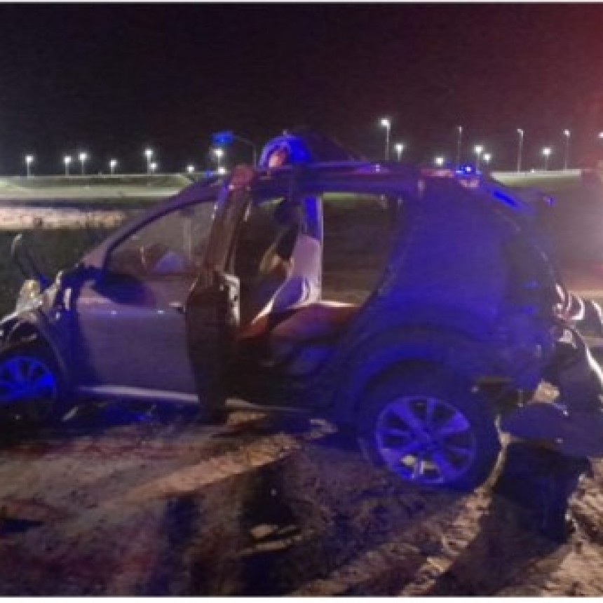 Vuelcan en la ruta 9 y muere una mujer como consecuencia del impacto