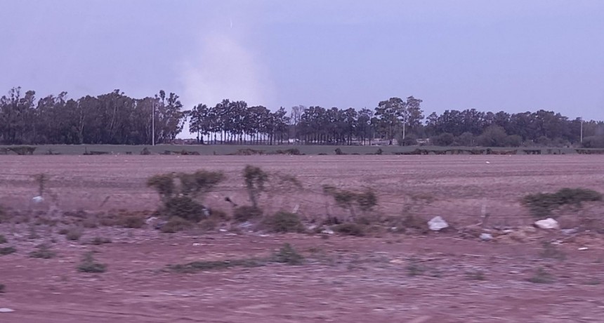 Intensa labor de Bomberos Voluntarios para sofocar los incendios en el GIRSU