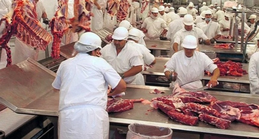 Histórico acuerdo salarial en la industria de la carne: un impulso para Pérez Millán y sus trabajadores