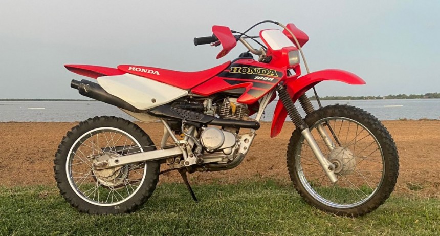 Roban una Honda XR en Ramallo en la puerta de ingreso a una vivienda céntrica