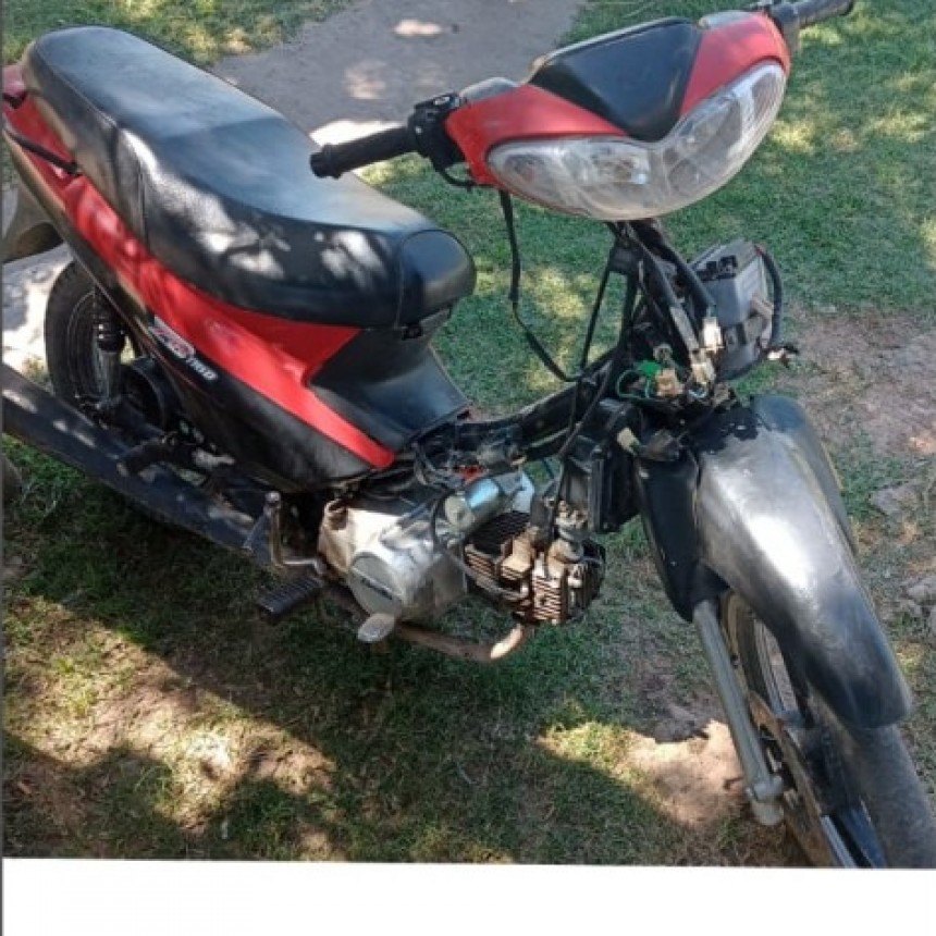Aprehenden a un sujeto en Villa General Savio y recuperan una motocicleta  