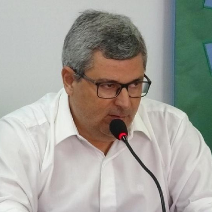 Polémica por el alquiler de vehículos, las contrataciones de personal y 