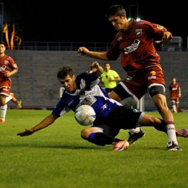 Defensores sorprendio a Alvarado y le quito un invicto de 14 partidos en el Minella
