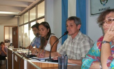 La delegada no necesita que nadie la defienda