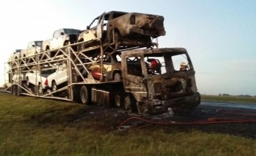 Se incendi&oacute; un cami&oacute;n en el kil&oacute;metro 211