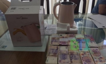 Un empresario chino intentó coimear a la Intendente de Baradero con $100.000 escondidos en un regalo