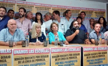 Los gremios docentes bonaerenses extendieron el paro y mañana tampoco habrá clase