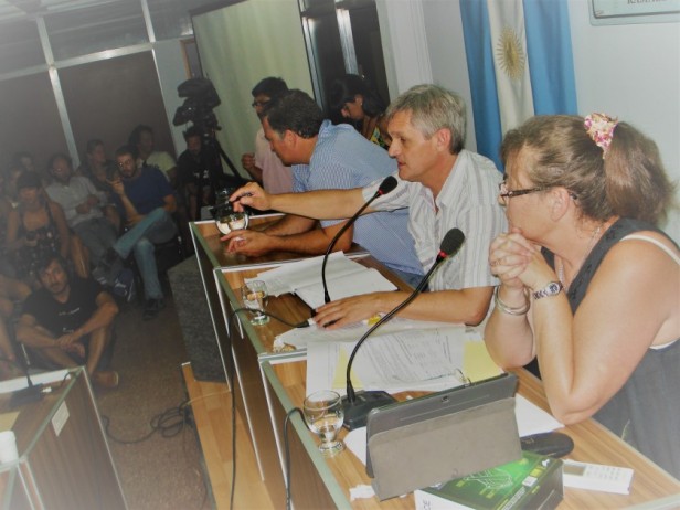 LA OPOSICIÓN VUELVE A PEDIR LA DOCUMENTACIÓN CORRESPONDIENTE