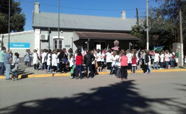 Marcha y volanteada de docentes en Villa Ramallo