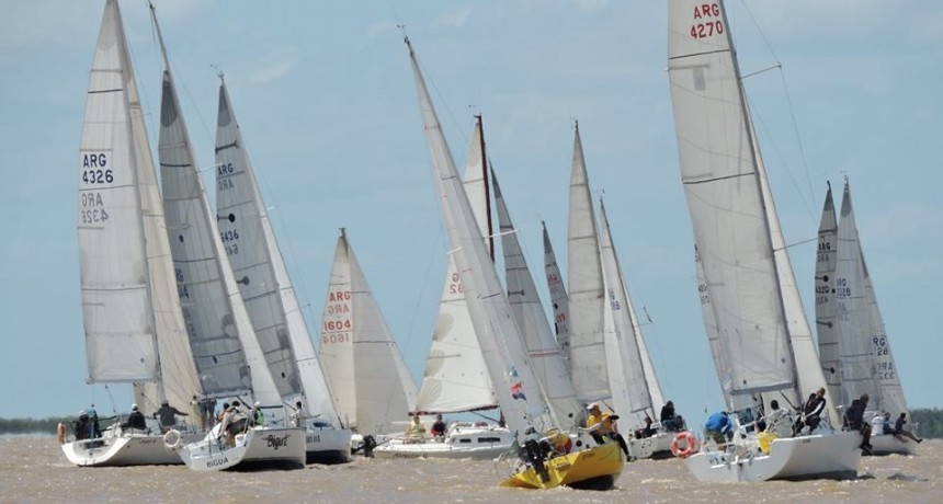 Imponente competencia n&aacute;utica 