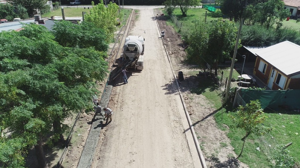 Barrio Las Ranas: tramo final de la obra de cordón cuneta