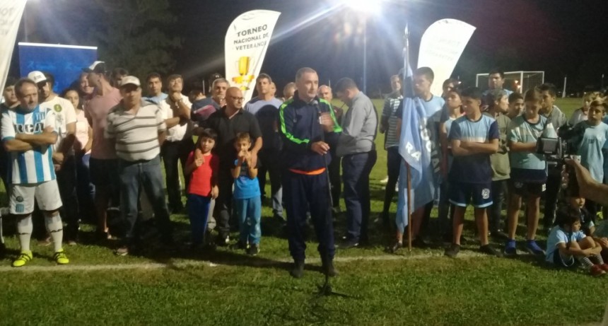 Comenzó el torneo Nacional de Veteranos y se inauguró la iluminación del Poli