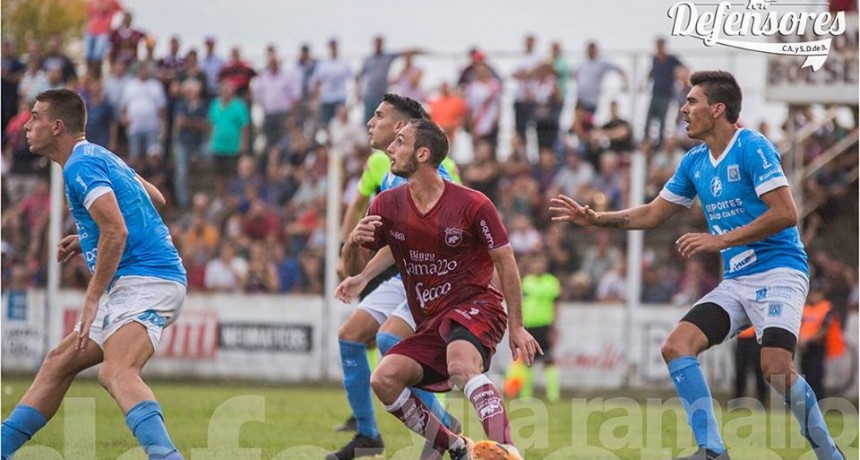 Defensores cayó con Estudiantes con un escandaloso arbitraje de Méndez Cedro