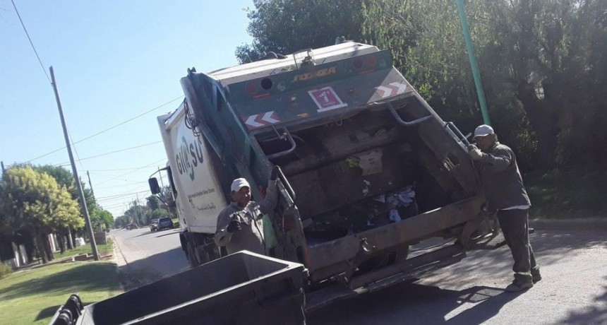 El ejemplo y la atención por el vecino de los trabajadores municipales encargados de recolectar los residuos