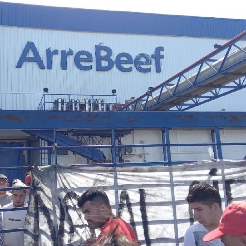 Continúan las negociaciones buscando destrabar el conflicto en ArreBeef