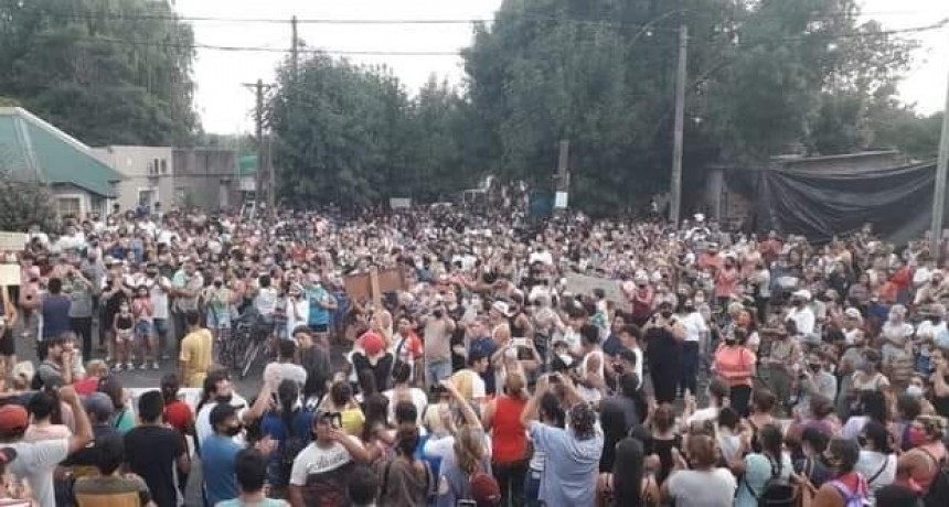 Casi tres mil personas marcharon en Pérez Millán